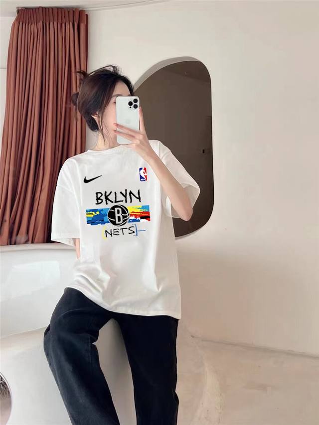 退换20天 170 Nba X Nike 篮网队彩绘涂鸦哈登凯里欧文杜兰特耐克短袖半袖T恤 采用230G双纱100%精梳纯棉面料 螺纹定织定染无色差!采用 退换20天 170 Nba X Nike 篮网队彩绘涂鸦哈登凯里欧文杜兰特耐克短袖半袖T恤 采用230G双纱100%精梳纯棉面料 螺纹定织定染无色差!采用