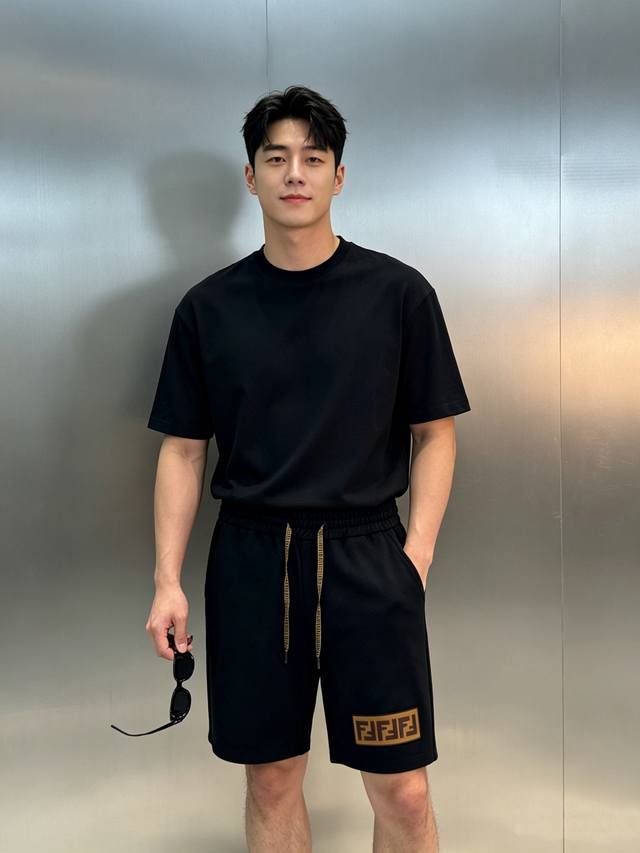 220 Inheriting the Italian retro luxury style, Fendi's classic double-F logo cot 220 Inheriting the Italian retro luxury style, Fendi's classic double-F logo cot