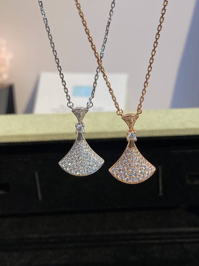 p240 V Gold Material Bvlgari Full Diamond Large Dress Necklace