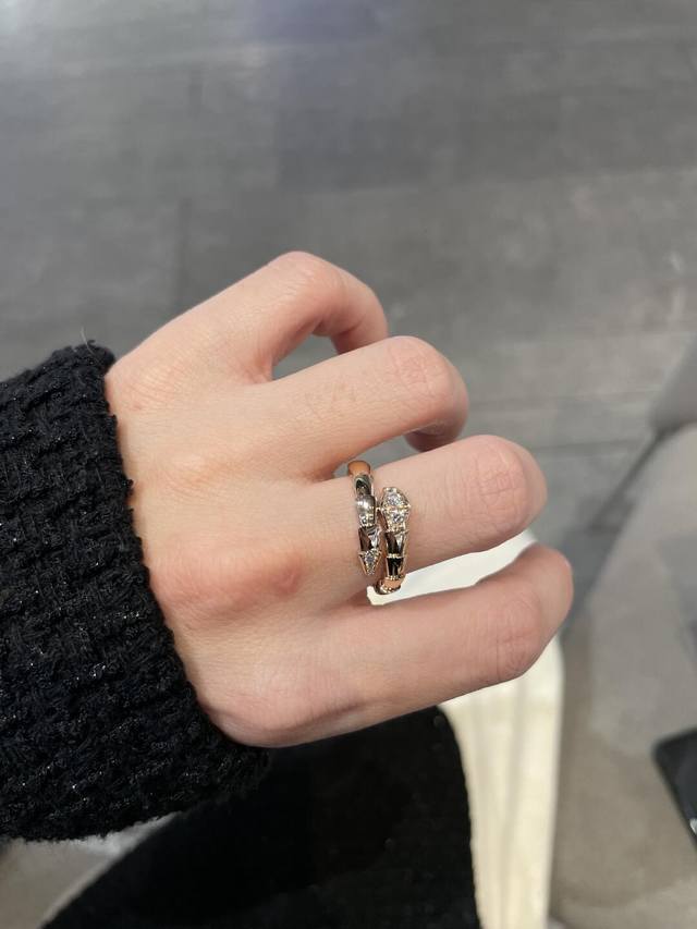 Silver Champagne Gold 330 Silver 320 Copper 230 We produce the Serpenti ring, wh
