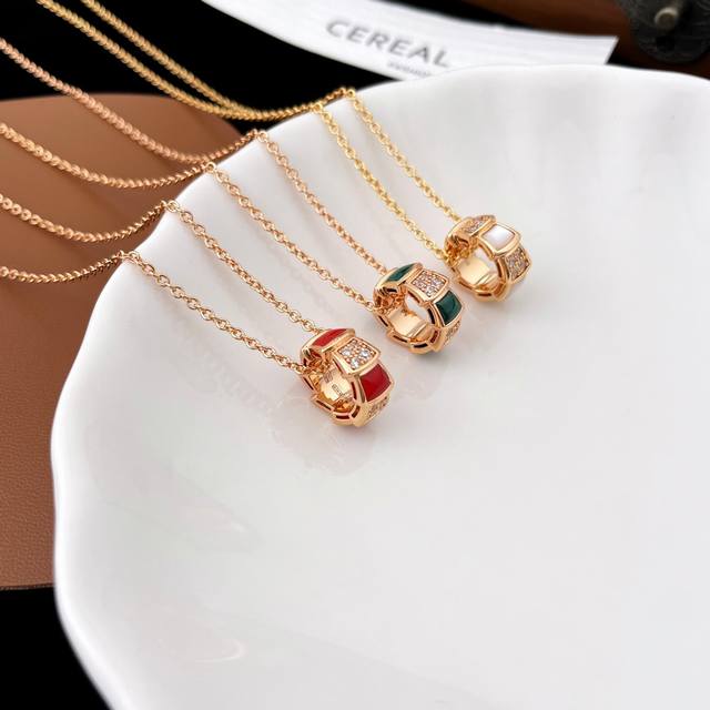 Malachite 260 Red Mother-of-Pearl 240 White Mother-of-Pearl 230 Bv Diamond-set S