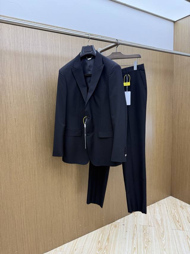早秋p830 套 Cd 早秋新款西服套装,外贸公司订单 简约休闲西装外套,独家专供进口原版聚酯纤维面料,透气柔软保暖性很强,笔挺垂感十足,整件衣服车工走线整齐平 早秋p830 套 Cd 早秋新款西服套装,外贸公司订单 简约休闲西装外套,独家专供进口原版聚酯纤维面料,透气柔软保暖性很强,笔挺垂感十足,整件衣服车工走线整齐平