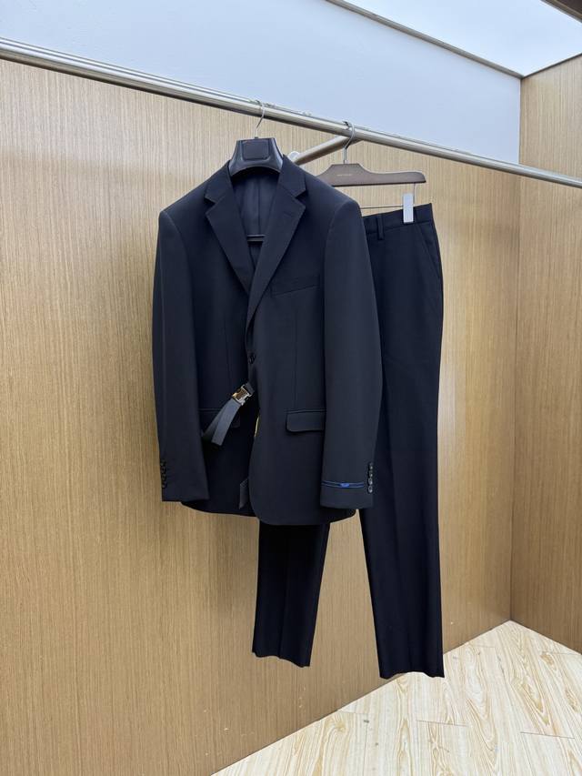 早秋p790 套。单西p570、西裤p300 pd 早秋新款西服套装,外贸公司订单 简约休闲西装外套,独家专供进口原版聚酯纤维面料,透气柔软保暖性很强,笔挺垂感 早秋p790 套。单西p570、西裤p300 pd 早秋新款西服套装,外贸公司订单 简约休闲西装外套,独家专供进口原版聚酯纤维面料,透气柔软保暖性很强,笔挺垂感
