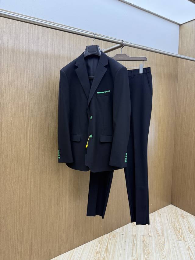早秋p790 套。单西p570、西裤p300 Lv 早秋新款西服套装,外贸公司订单 简约休闲西装外套,独家专供进口原版聚酯纤维面料,透气柔软保暖性很强,笔挺垂感 早秋p790 套。单西p570、西裤p300 Lv 早秋新款西服套装,外贸公司订单 简约休闲西装外套,独家专供进口原版聚酯纤维面料,透气柔软保暖性很强,笔挺垂感
