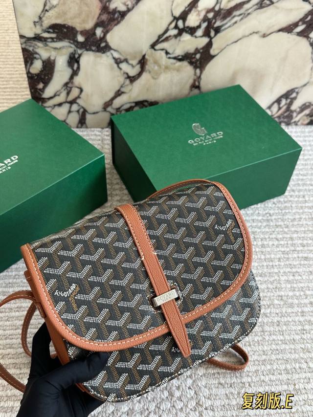 Reissue 290 with box Size: 22 17Cm Goyard messenger bag. Suitable for both men a