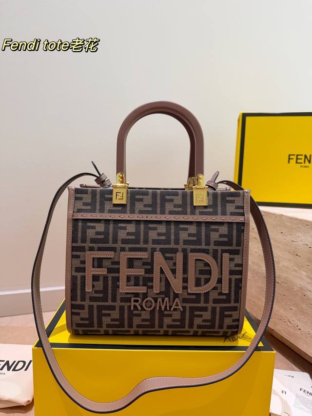 p320 Small Original Fendi Tote Bag with Logo A stylish and cool Fendi bag with a
