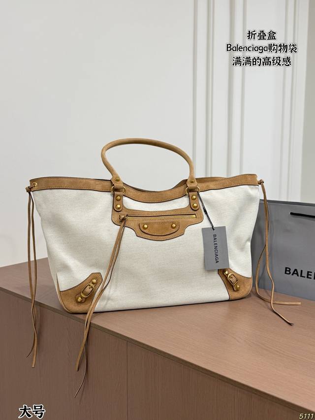 ￥p420 ￥p400折叠盒 Balenciaga购物袋 巴黎世家机车包 仙女的背包 完完全全 被迷上啦 仿佛进入仙境般 是每个可爱的小仙女必备 尺