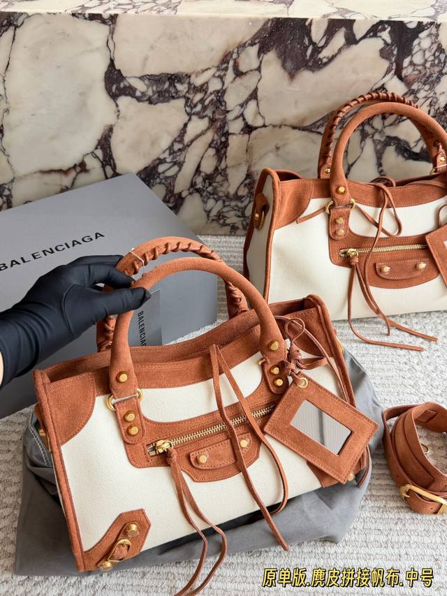 430、420、400 麂皮拼帆布 Balenciaga巴黎世家机车托特包 经典机车系列新配色，米白帆布拼接焦糖麂皮 复古做旧金扣+标志性编织手柄、流苏挂