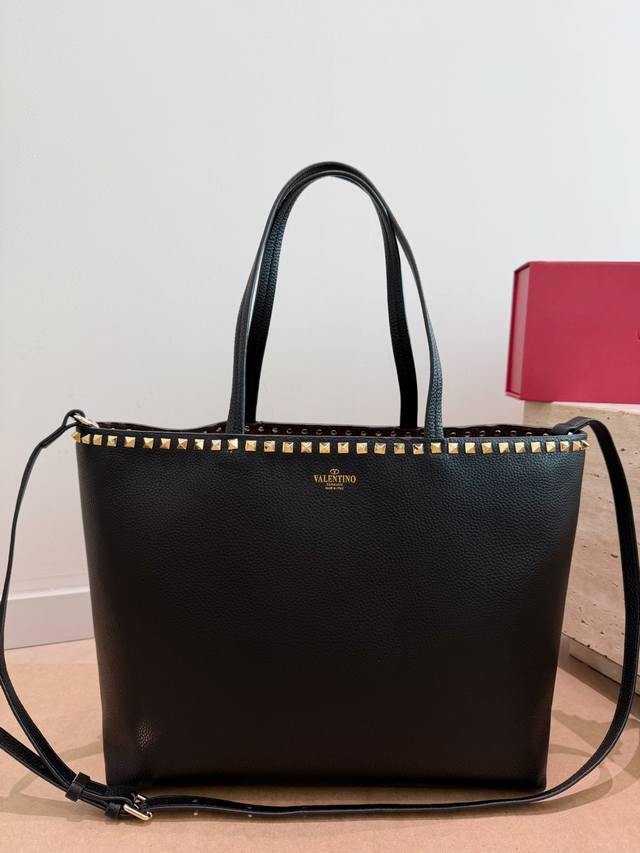 p300 Valentino Women's Tote Bag Valentino Letter Bag A letter bag from Valentino
