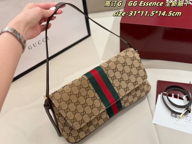 p180 新品 双盒包装 Gg Essence 全新腋下 Gucci Madison 法棍腋下包 经典卡其Gg老花帆布，深棕牛皮包边肩带，金属长方Logo