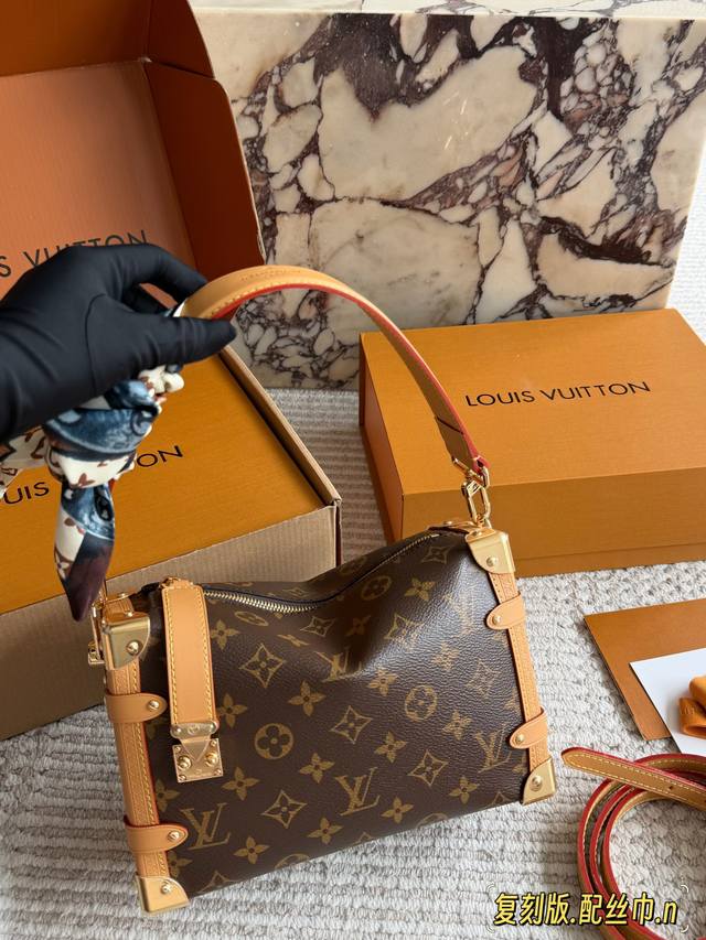 280 复刻版 Size：23*16Cm 超时空爆款 Lv 26王炸新款包Trunk 谷爱凌 走秀小软箱S来了终于 超级洋气 Upupup 搜索Lv