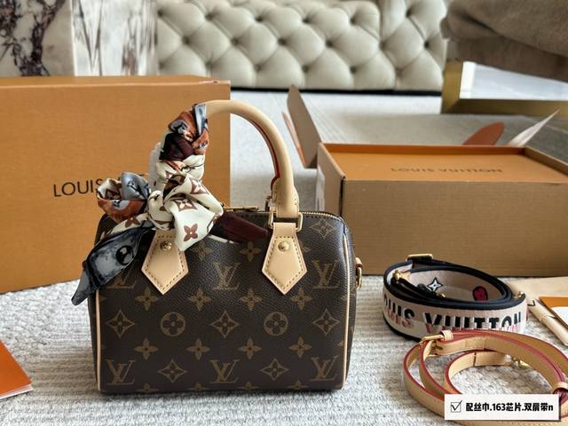 双肩带290 Lv Speedy20枕头包 新款Speedy20，宝藏尺寸，因为20的尺寸不大也不小，容量也特别 对于嫌弃Speedy25太大，Nano1