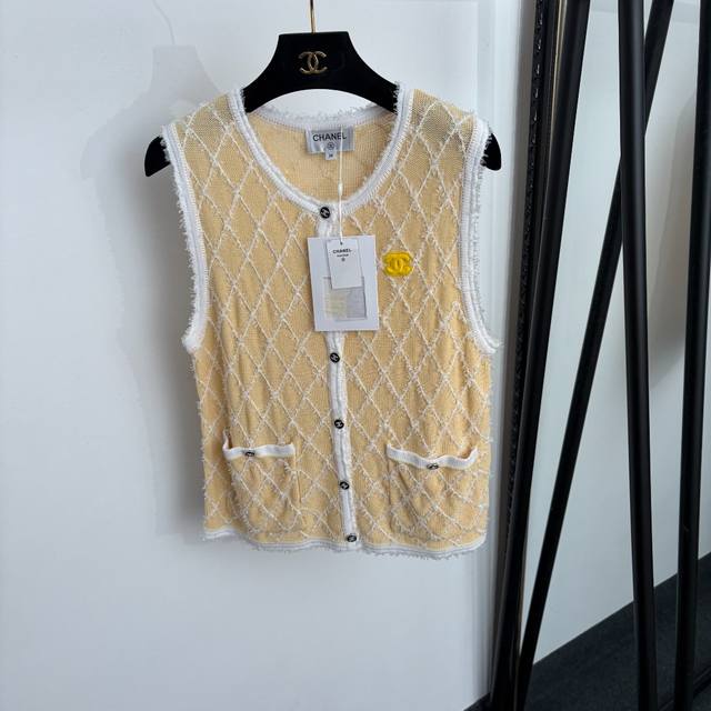 p290, style number 20265437, Chanel* New Style Logo Embroidered Appliqu p290, style number 20265437, Chanel* New Style Logo Embroidered Appliqu