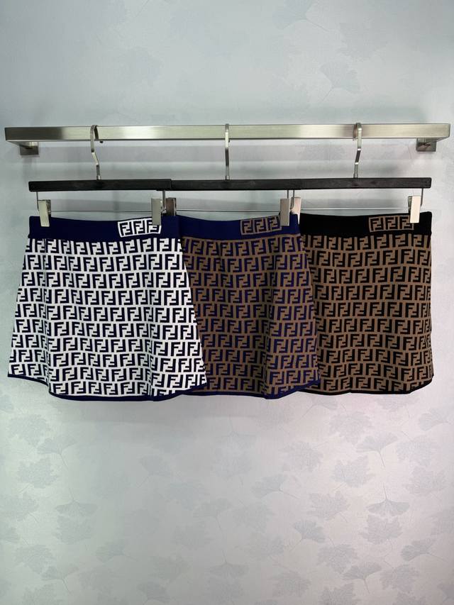 p180Fend* 2026 Spring/Summer New Double F Knitted Mini Skirt! Made of custom-mad