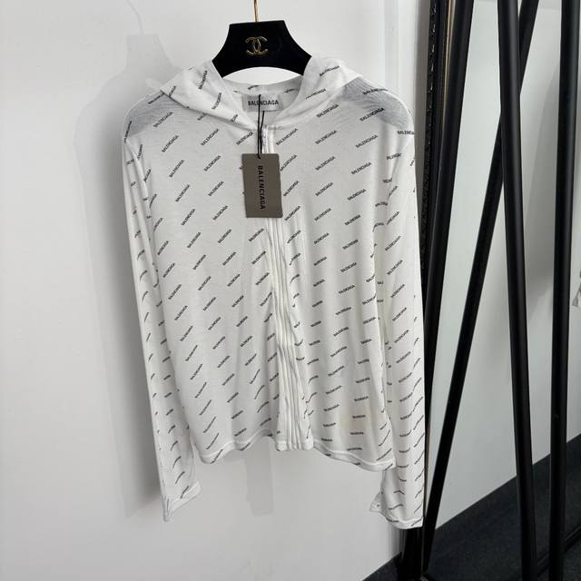 p160款号20265312 Balenciag*新款 满印Logo字母长袖连帽纯棉防晒开衫空调外套，白色，黑色，Sml， M码：肩宽41，胸围100，袖长64