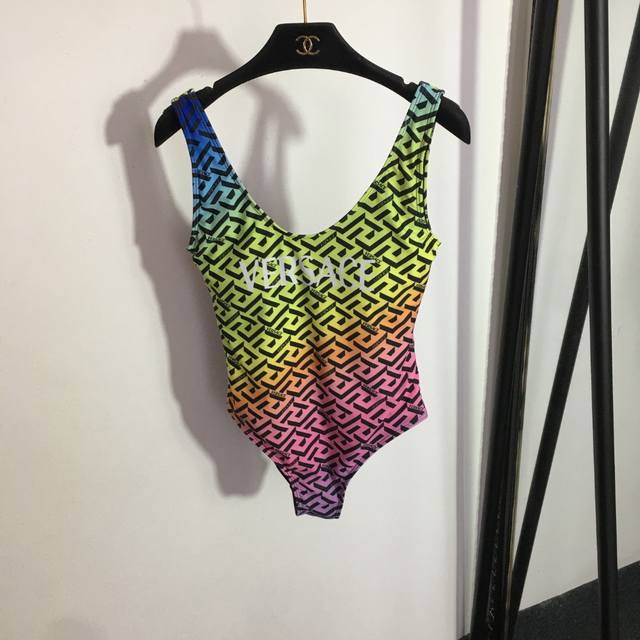 p160 Style No. 20232002 Versac* New Gradient Rainbow Maze Print Backless One-Pie