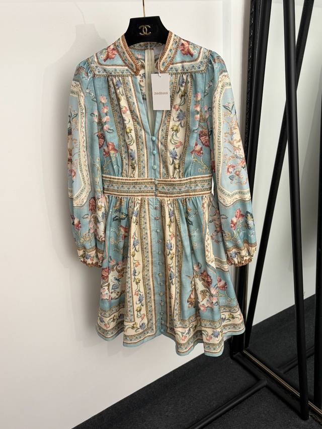 p300款号20264910 Zimmermann*新款 复古花卉 凤凰鸟印花V领收腰长袖连衣裙，绿色，蓝色，S-Xl， M码：胸围86，腰围70，袖长60，长
