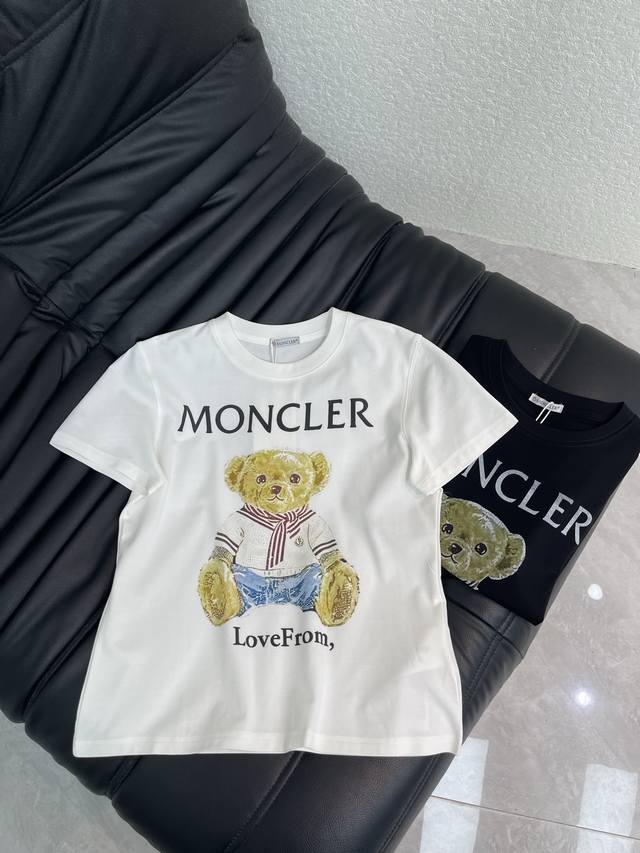 p120Moncle*蒙口26春夏新款数码印花图案小熊字母短袖T恤 进口天丝棉面料 高密度时髦运动风 每个日常的穿搭 俏皮减龄充满元气的设计元素 高品质 尺码S