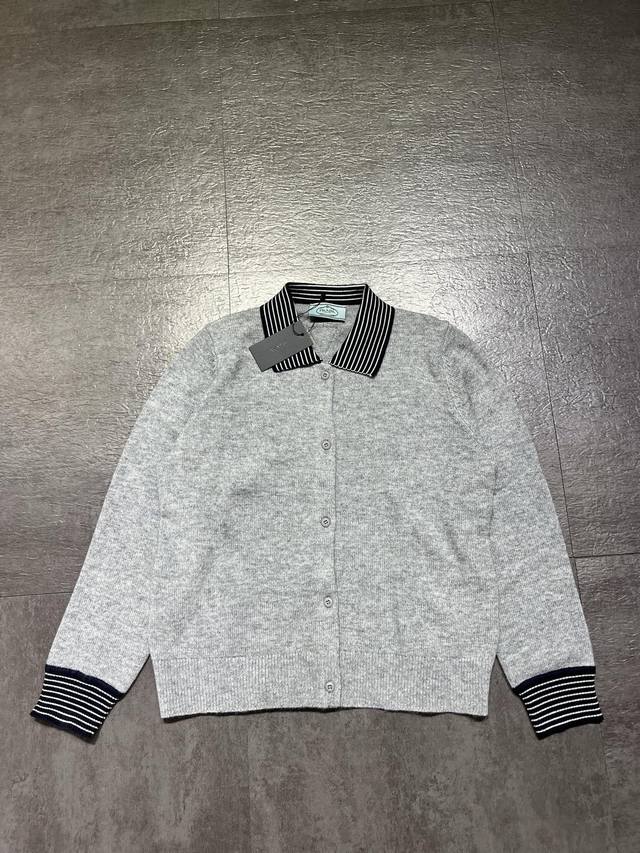 290prad*普拉达拼色领子开衫出货，秋冬季节必备款，学院风减龄必备，日常百搭，100%羊毛品质，大货Sml