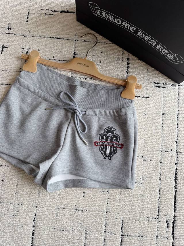 p310 It's been a long time since they released Chrome Hearts shorts! I absolutel