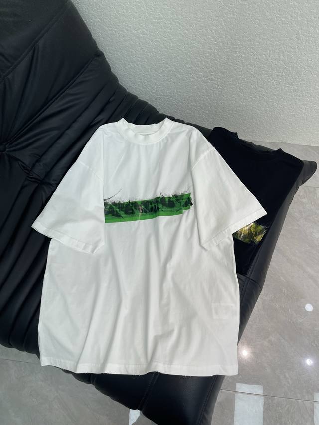 p160 Balenciag*26春夏新款巴黎胶带系列短袖，采用纯棉材质，黄色 绿色主调，正面胶带风格字母印花，解构感十足，超有辨识度，宽松版型，男女都能轻松驾