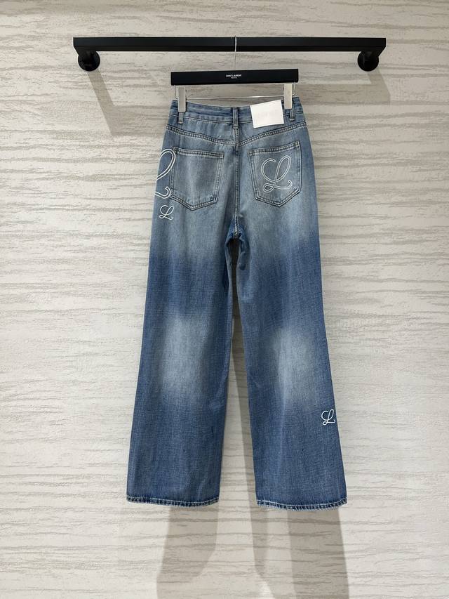 p270 Loewe 26 Early Autumn Hot Selling Embroidered Logo Straight Leg Jeans, a Mu