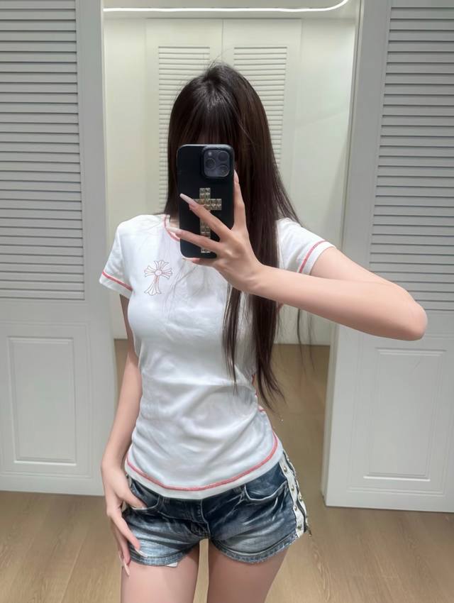 p170Chromehearts A clean white T-shirt is a wardrobe essential! The red topstitc