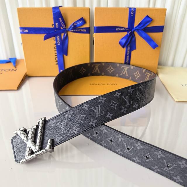 p200 Lv Shape Raffia is a reversible monogrammed leather with small black floral
