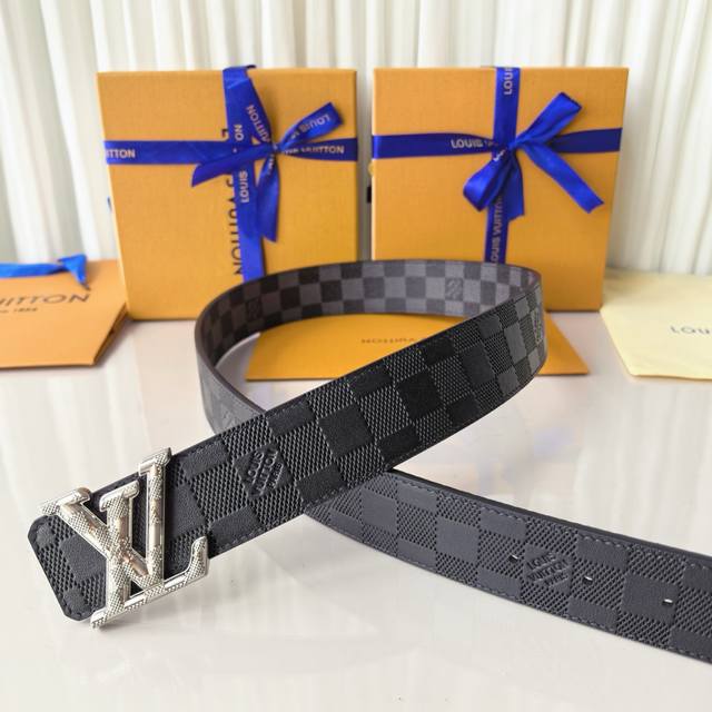 p200 Lv Shape Raffia features a reversible Monogram pattern, echoing the Epi pat