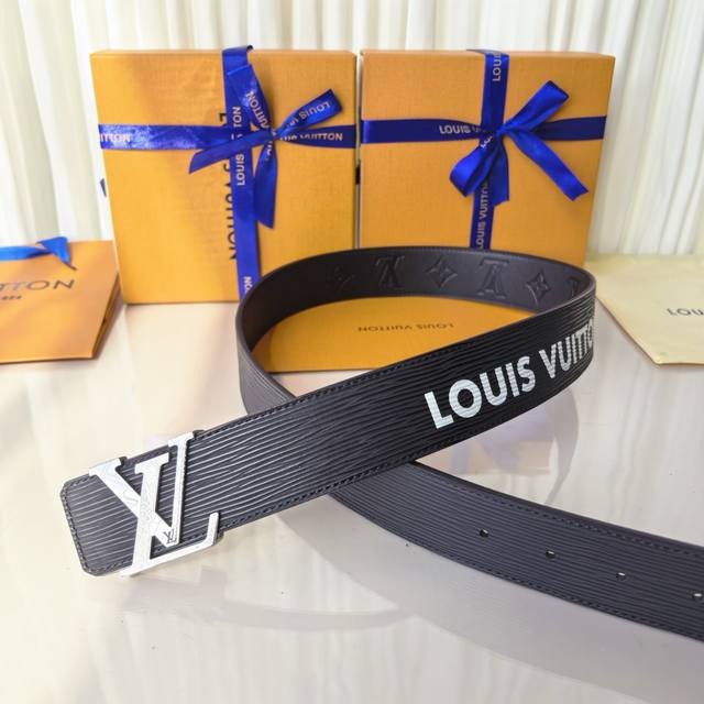 p200 LV Louis Vuitton reversible, one side with large water ripple pattern, the