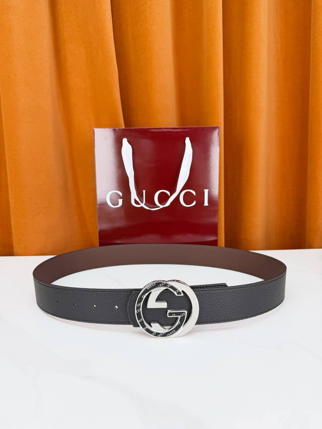 210 Gucci 4.0cm Reversible Belt, a classic design featuring a smooth leather dou