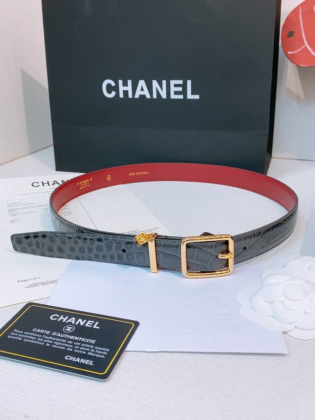 p220 Chanel Leather Belt With Cc Charm, Calfskin 25mm. This smooth leather belt
