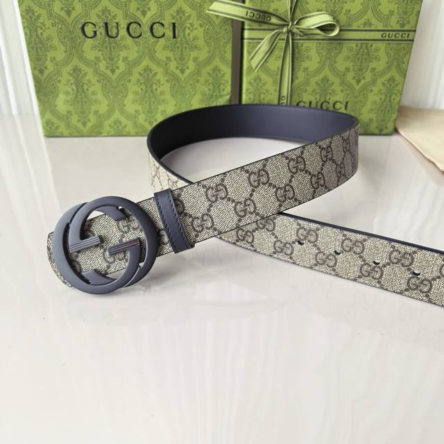 p200 4.0Cm reversible leather belt, featuring a monogram canvas all-over print w