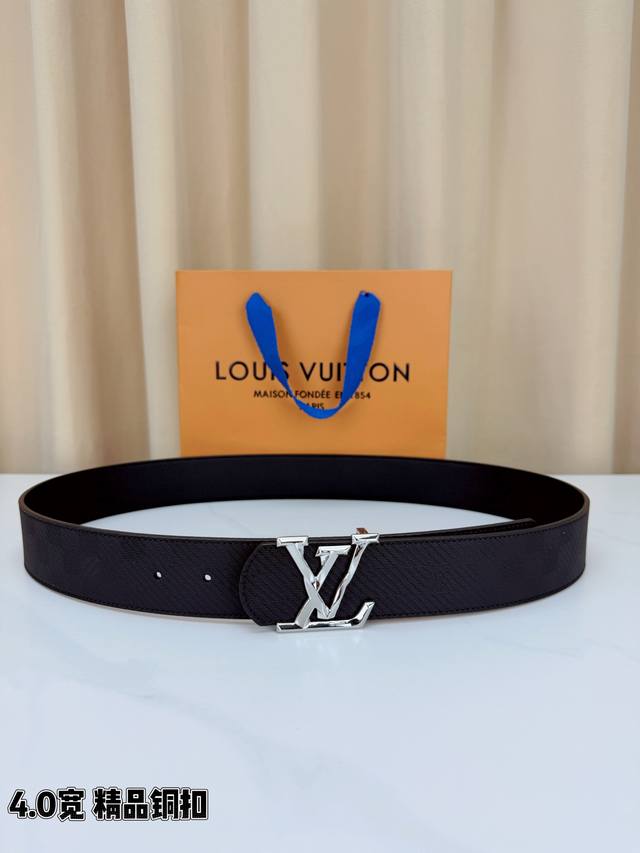 LV 4.0 wide black reversible belt. One side features a subtle, textured embossed