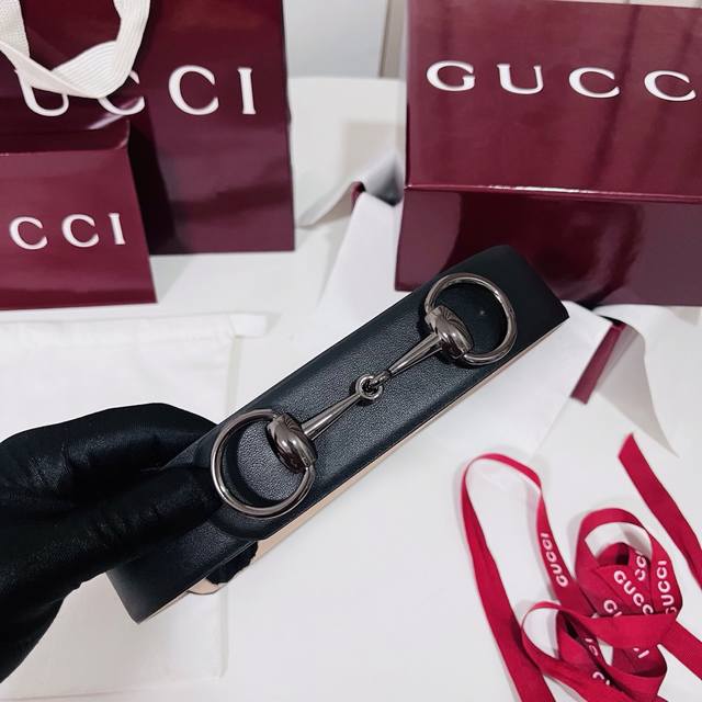 200 New arrival from the Spring/Summer 2026 collection. This men's belt reinterp