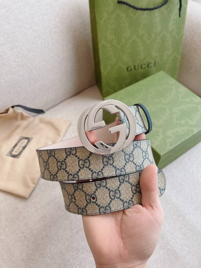 p160, Gucci Gg Supreme canvas belt with full boutique gift box packaging. Made w