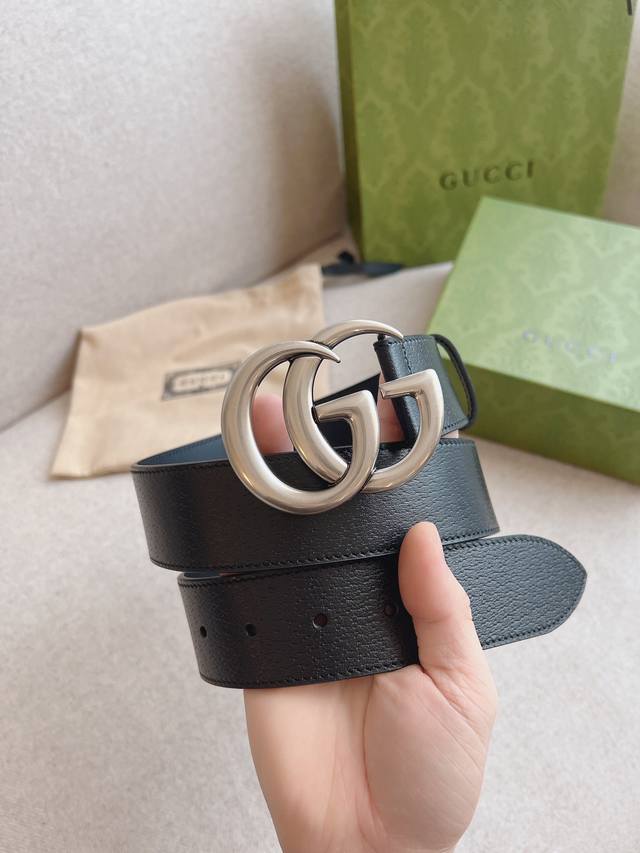 p170, comes with a full set of boutique gift box packaging. This Gucci calfskin