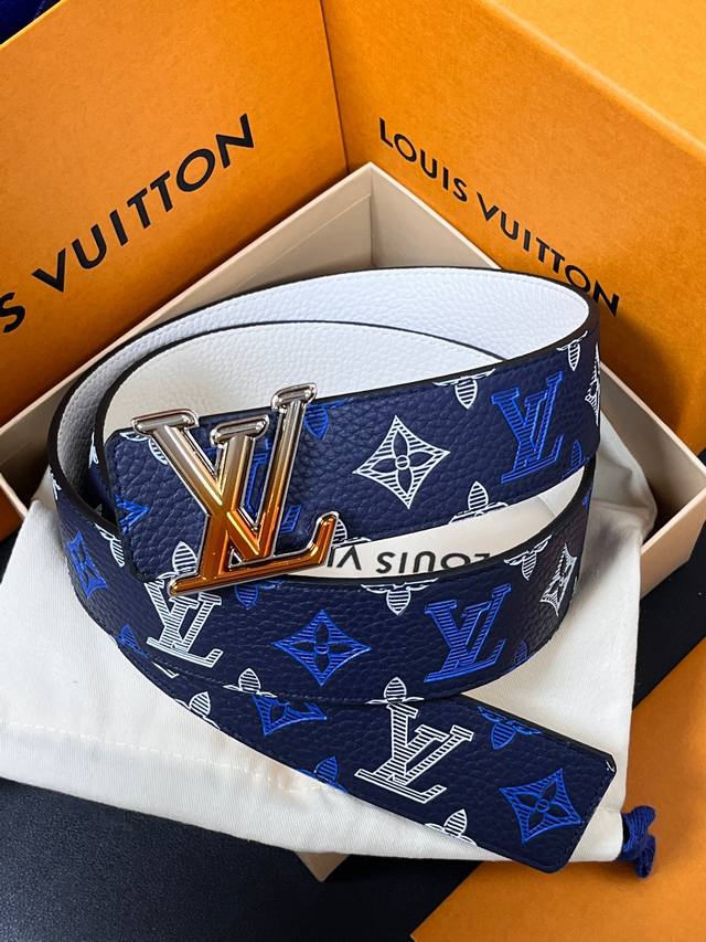 180 New for the season, this series of reversible belts combines classic element