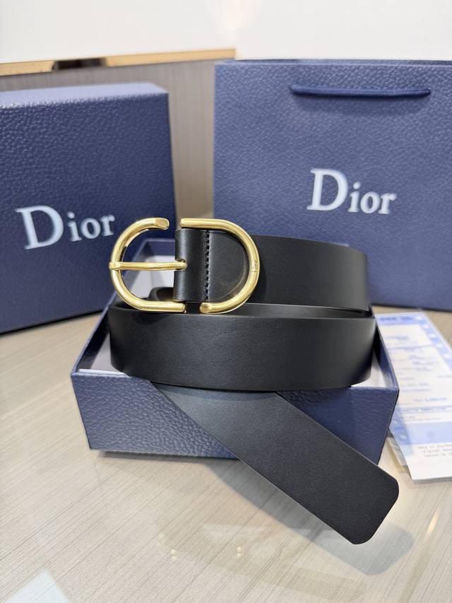 190 Image and packaging: 10 pieces. A popular Dior original, boutique-quality it