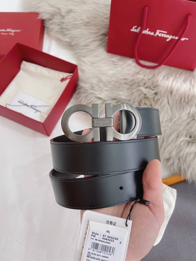 p160 with complete packaging gift box. Ferragamo original leather, 3.5cm size. I