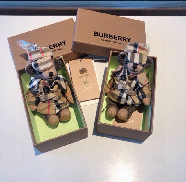 150 Burberry teddy bear keychain, a Burberry shawl teddy bear keychain, so gentl