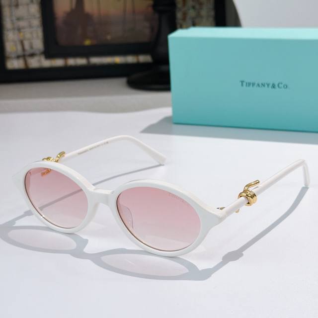 p180 Tiffany&Co. Model: Tf2449B Size: 53 ports 19-145