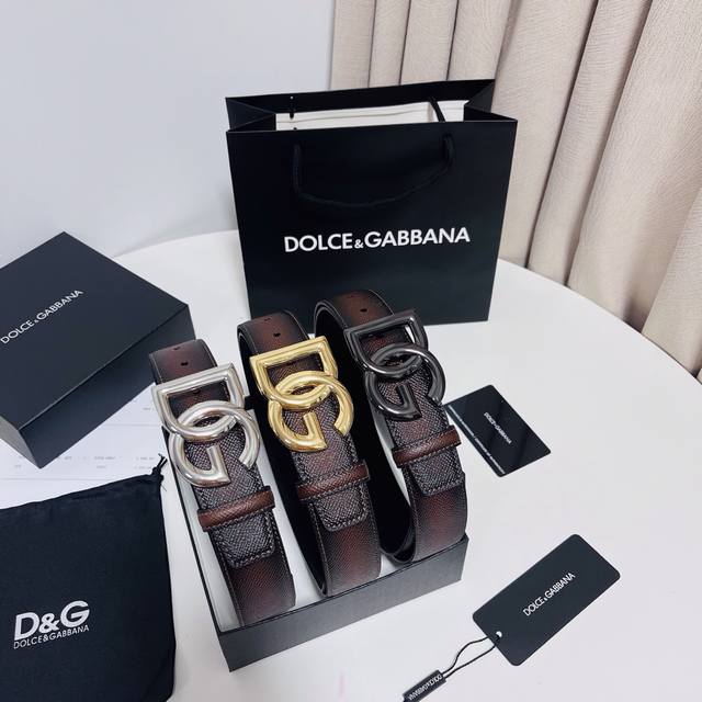p220 Dolce & Gabbana's new minimalist leather belt is a paragon of modern chic.