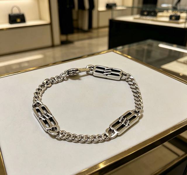 p130。 原单货新品 巴黎世家 Balenciaga手链专柜一致巴黎世家手链 男士火爆款出货 设计独特 前卫 男女必备！码数18。20。22Cm