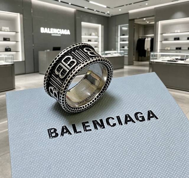 p80。 爆款原单货 新品 巴黎世家戒指 Balenciaga戒指专柜一致巴黎世家戒指火爆款出货 设计独特 简单大气 男女都可以佩戴 复古细节复刻 码数美码:7