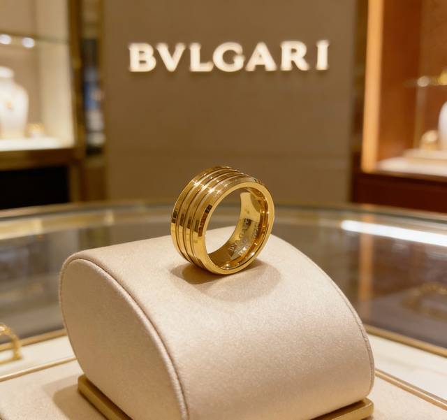 p120。宝格丽项链V金材质。Bvlgari宝格丽 Divas‘ Dream 系列 品相完美，细节无敌，那种独特的色泽完全无可挑剔，再缀以经典指环外形设计，简约