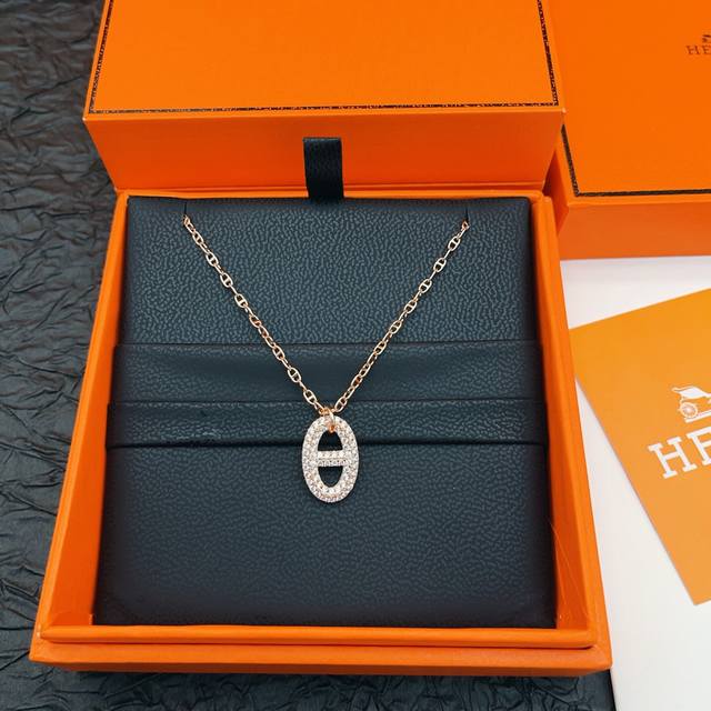 p70Hx028 He Mes爱马仕最新款玫瑰金镶钻猪鼻子项链 一致Zp黄铜材质，非常的上镜设计很特别值得入手高级手工坊系列