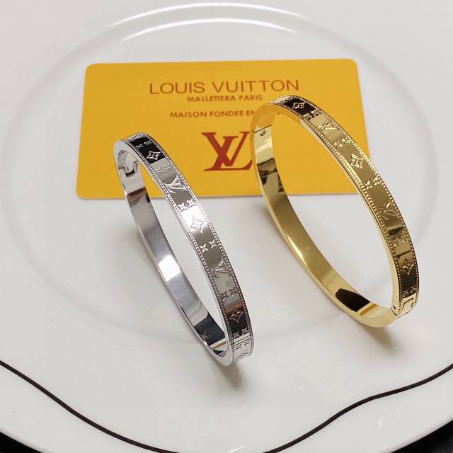 p70 New Louis Vuitton series engraved bracelet, unisex design! Top-notch craftsm