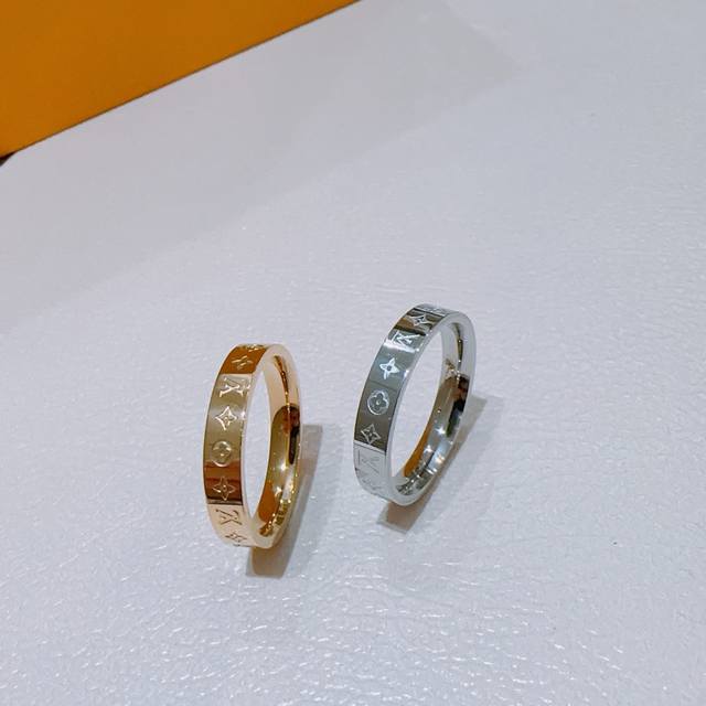 p70 New original Louis Vuitton ring, same material as in boutiques, a hot-sellin