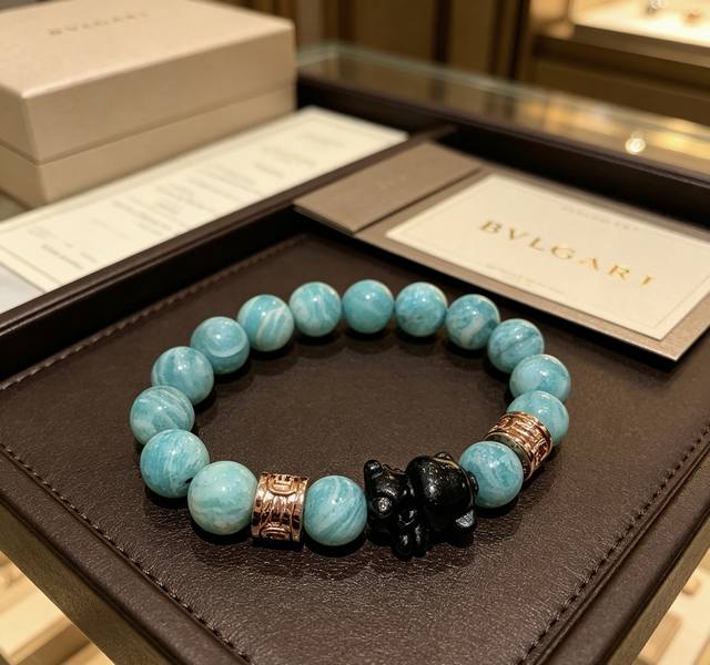 p170。宝格丽手链V金材质 Bvlgari宝格丽 Divas‘ Dream 系列 天然天河石 品相完美，细节无敌，那种独特的色泽完全无可挑剔，再缀以经典指环外